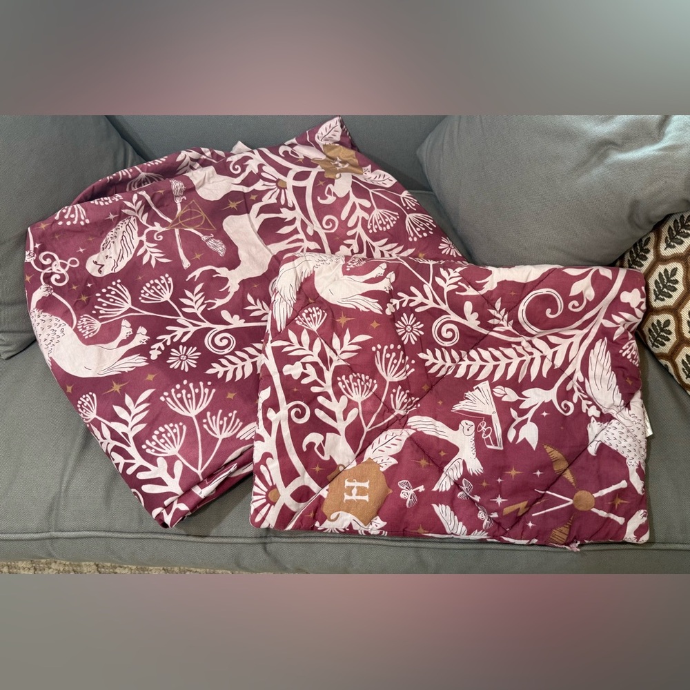 POTTERY BARN HARRY POTTER BURGUNDY MAGICAL DAMASK DUVET & SHAM - Picture 3 of 7